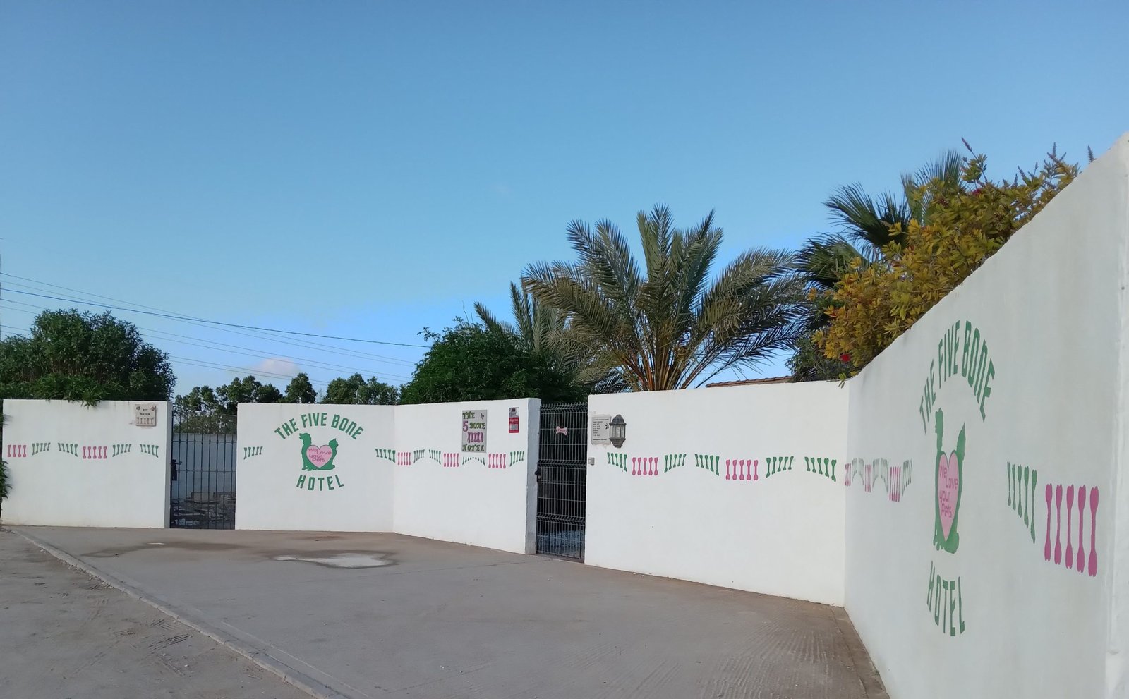 hotel para mascotas five  bone